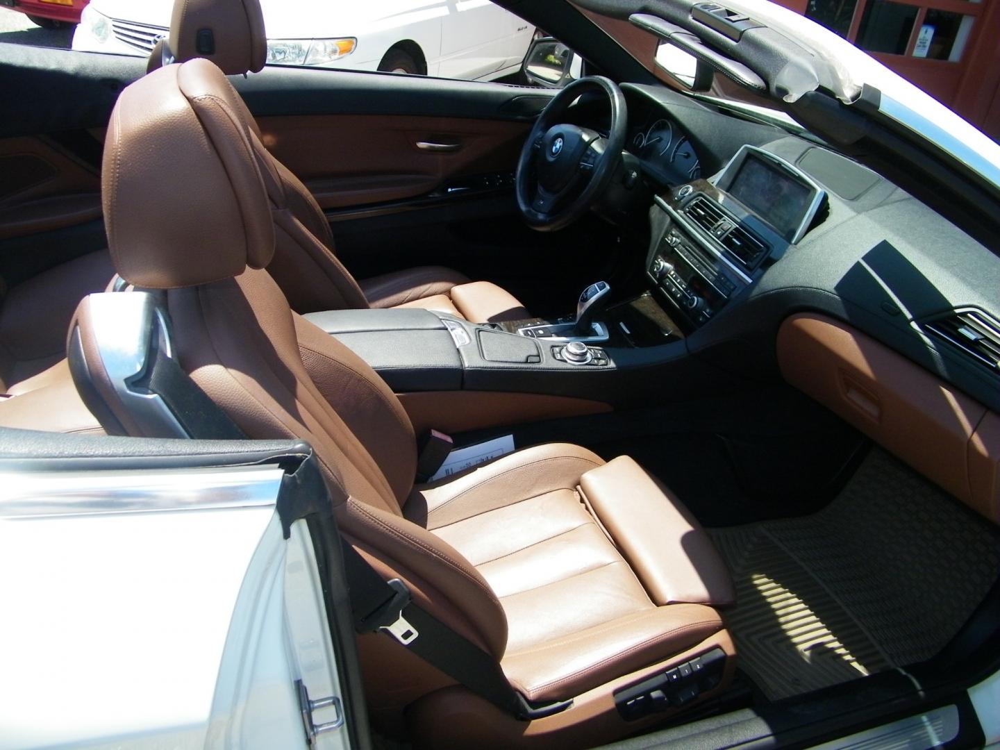 2012 White /Brown BMW 6-Series 640i Convertible (WBALW7C58CD) with an 3.0L L6 TURBO engine, 8-Speed Automatic transmission, located at 4000 Bee Ridge Road, Sarasota, FL, 34233, (941) 926-0300, 27.298664, -82.489151 - Photo#15